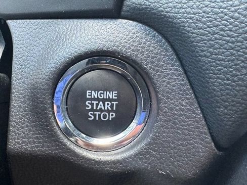 Used 2025 Toyota RAV4 XLE AWD/4WD image 23