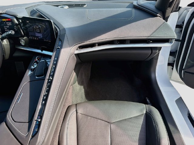 Used 2023 Chevrolet Corvette Stingray Convertible w/ 1LT RWD image 17