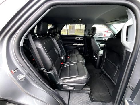Used 2022 Ford Explorer XLT w/ Equipment Group 202A image 16