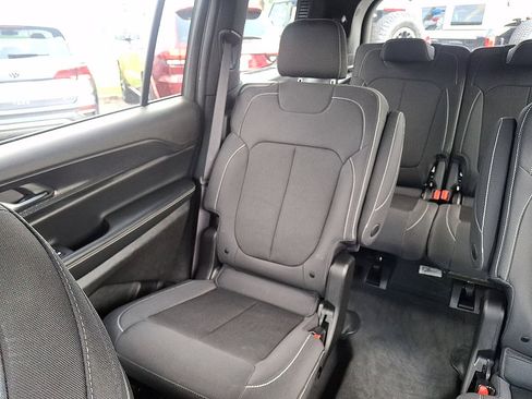 Used 2024 Jeep Grand Cherokee L Laredo AWD/4WD image 12