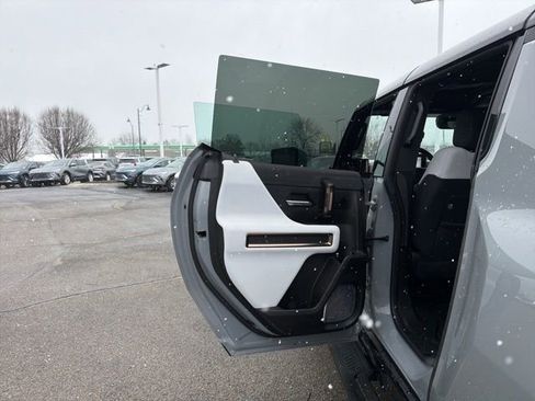 Used 2024 GMC Hummer EV 2X image 28