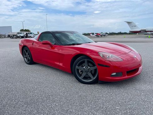 Used 2005 Chevrolet Corvette Coupe w/ Preferred Equipment Group RWD image 5