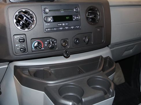 Used 2014 Ford E-350 and Econoline 350 XLT image 42