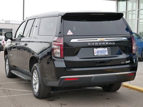 Used 2024 Chevrolet Suburban LT image 6