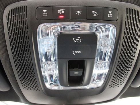 Used 2022 Mercedes-Benz GLB 250 4MATIC image 32