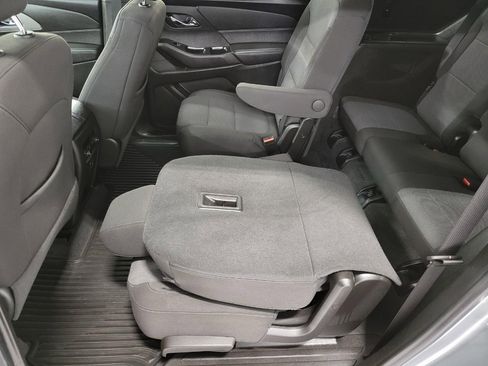 Used 2023 Chevrolet Traverse LT image 24