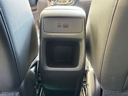 Used 2025 Chevrolet Trax LT w/ LT Convenience Package FWD image 23