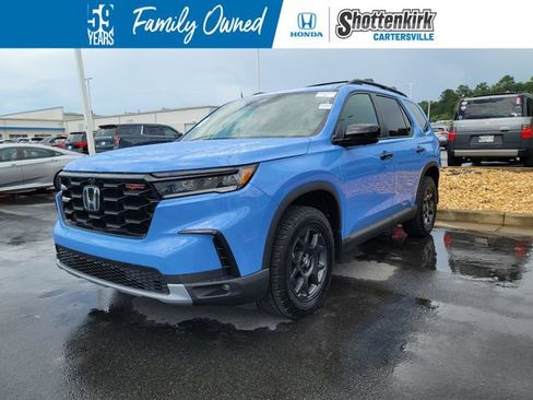 Used 2025 Honda Pilot TrailSport image 1