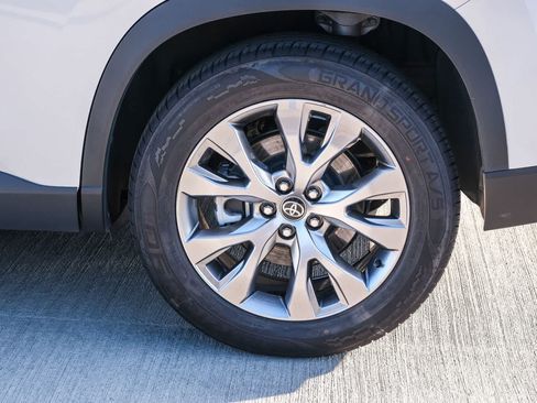 Certified 2024 Toyota Grand Highlander FWD image 9