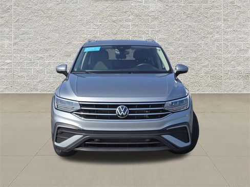 Certified 2024 Volkswagen Tiguan SE AWD/4WD image 2