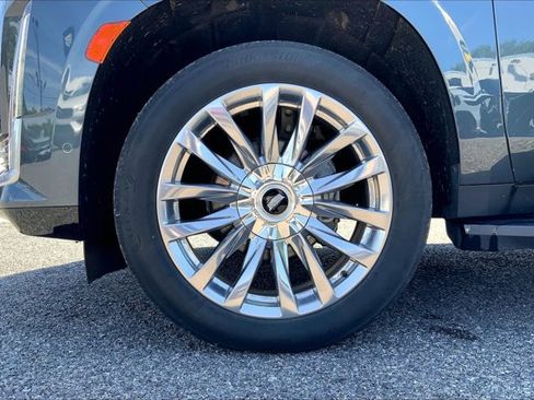 Used 2021 Cadillac Escalade Premium Luxury AWD/4WD image 8