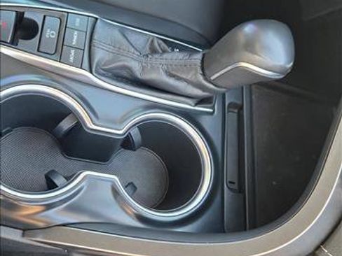 Used 2018 Toyota Camry XSE image 19