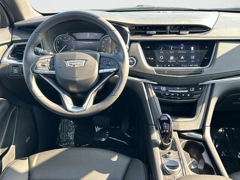 Certified 2024 Cadillac XT6 Luxury AWD/4WD image 2