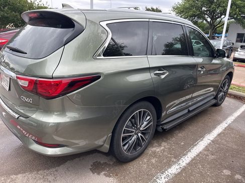 Used 2017 INFINITI QX60 FWD w/ Deluxe Technology Package image 3