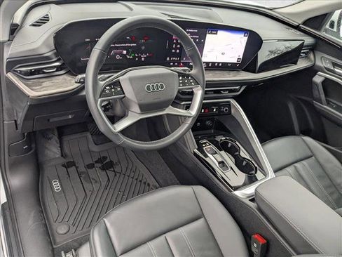 Used 2025 Audi Q5 Premium w/ Convenience Package image 10