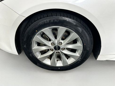 Used 2018 Kia Optima LX w/ 17" Alloy Wheels Package image 11