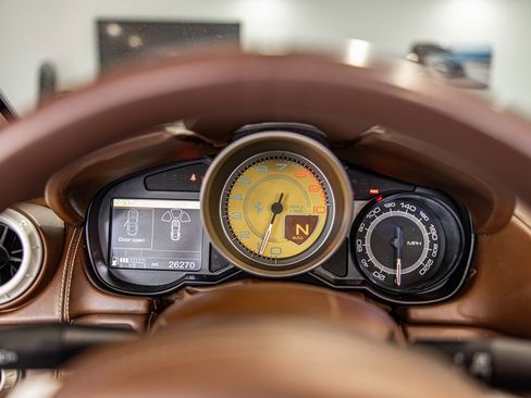 Used 2012 Ferrari California image 22