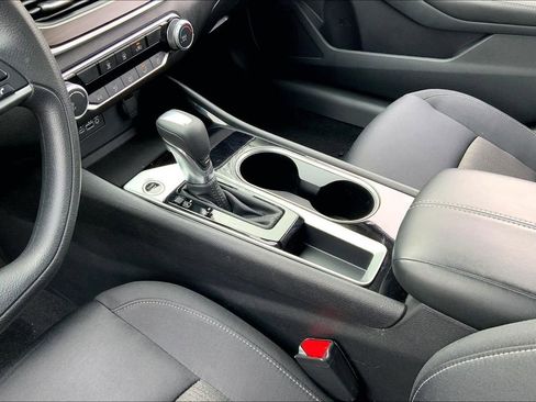 Used 2024 Nissan Altima 2.5 SV image 13