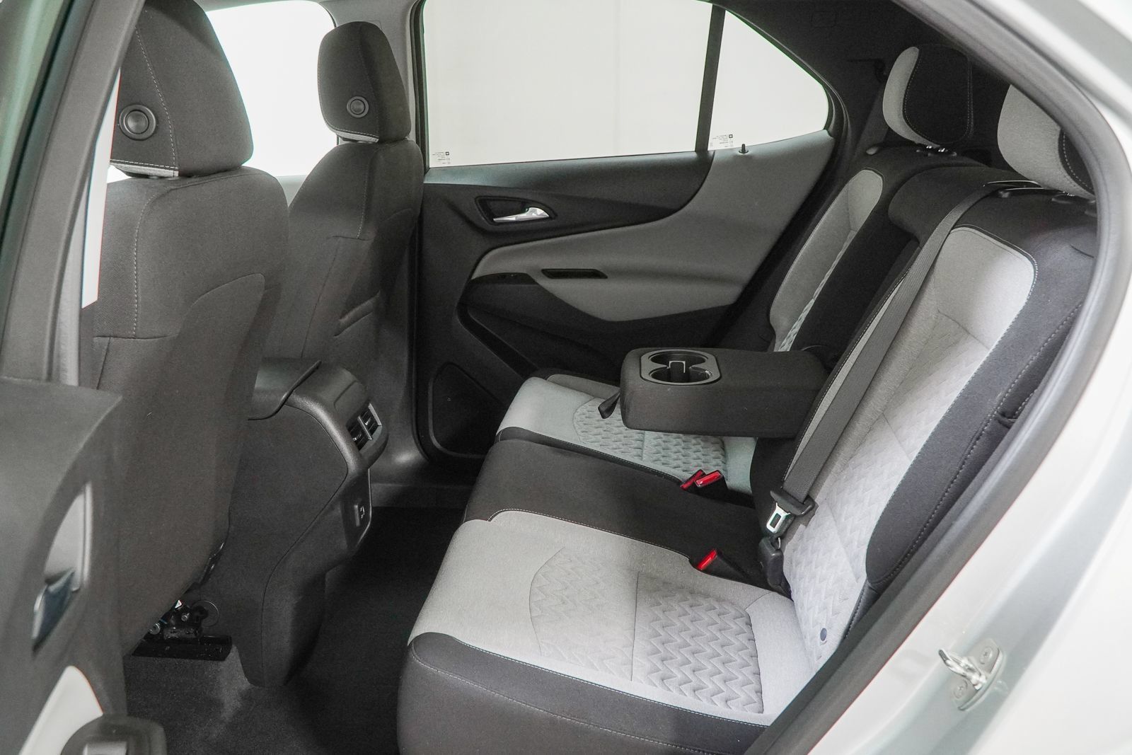 Used 2022 Chevrolet Equinox LS w/ LS Convenience Package AWD/4WD image 35