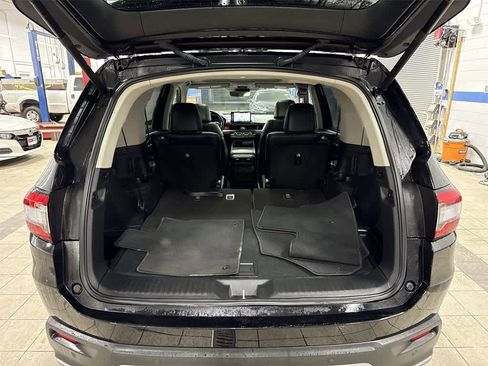 Used 2024 Honda Pilot Touring image 11