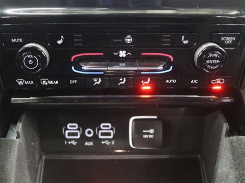 Used 2022 Jeep Grand Cherokee L Laredo w/ Luxury Tech Group I image 35