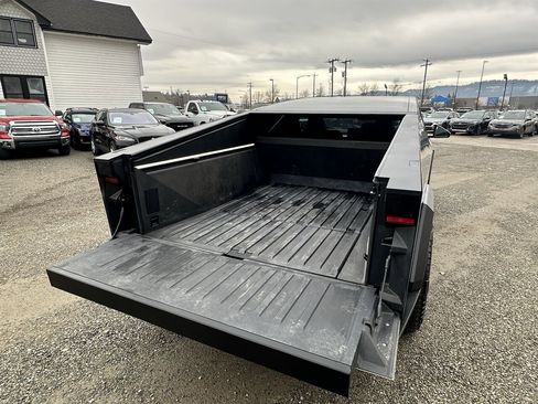 Used 2024 Tesla Cybertruck AWD Crew Cab image 28