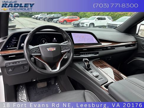 Used 2023 Cadillac Escalade Premium Luxury AWD/4WD image 16