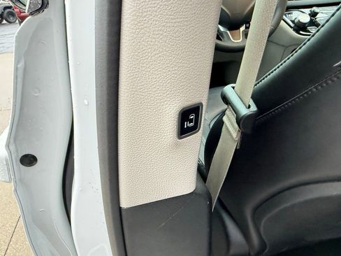 Used 2024 Chrysler Pacifica Touring-L image 24