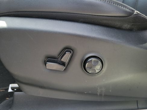 Used 2023 Chrysler Pacifica Touring-L image 20