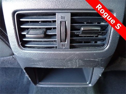 Used 2023 Nissan Rogue S image 18