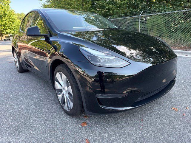 Used 2024 Tesla Model Y Long Range AWD/4WD image 3