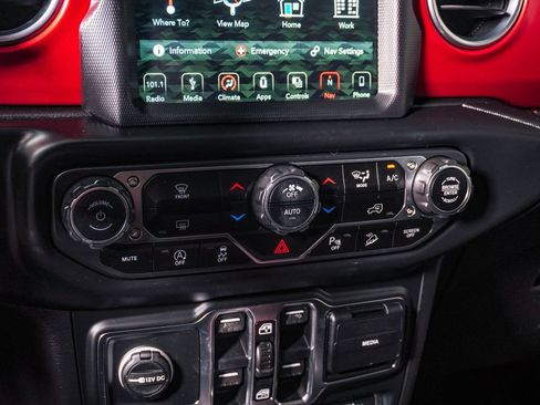 Used 2018 Jeep Wrangler Unlimited Rubicon AWD/4WD image 24