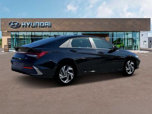 New 2025 Hyundai Elantra SEL FWD image 8