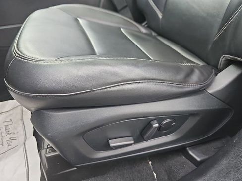 Used 2022 Ford Explorer XLT w/ Equipment Group 202A image 18