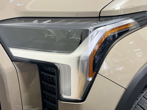 New 2026 Toyota Tundra Limited AWD/4WD image 11