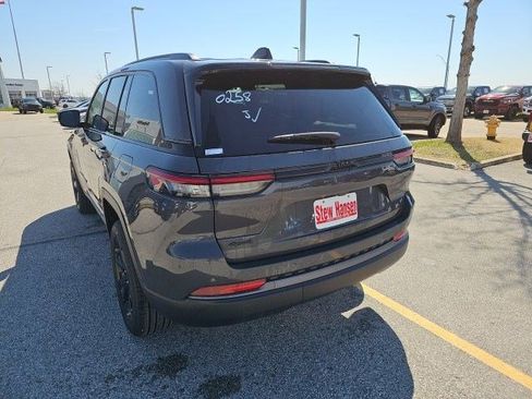 New 2026 Jeep Grand Cherokee Limited w/ Limited Altitude Package AWD/4WD image 3