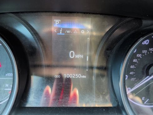 Used 2021 Toyota Camry SE image 8