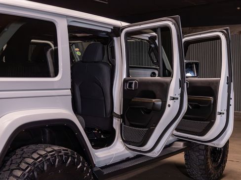 Used 2024 Jeep Wrangler Unlimited Sahara w/ Technology Group AWD/4WD image 28
