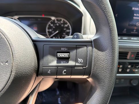 Used 2024 Nissan Rogue S FWD image 19