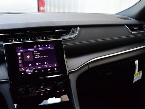 New 2025 Jeep Grand Cherokee L Altitude image 33