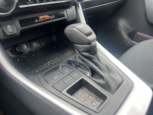 Used 2023 Toyota RAV4 LE FWD image 5