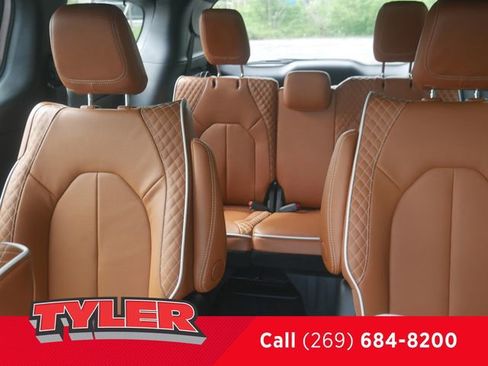 New 2026 Chrysler Pacifica Pinnacle w/ Trailer Tow Group AWD/4WD image 41