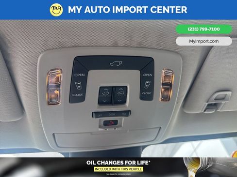 Used 2023 Toyota Sienna XLE FWD image 22