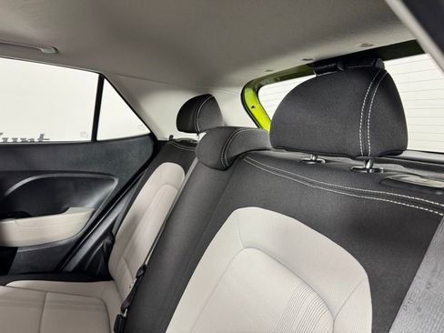 Used 2024 Hyundai Venue SEL image 25