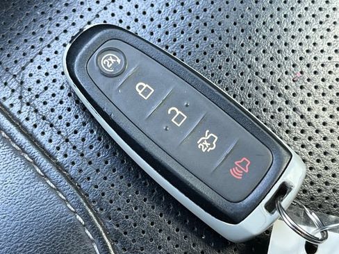 Used 2015 Ford Taurus Limited w/ Equipment Group 301A FWD image 32