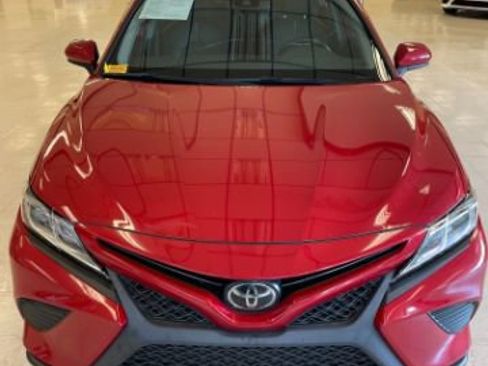 Used 2020 Toyota Camry SE FWD image 6