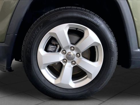 Used 2018 Jeep Compass Latitude w/ Popular Equipment Group FWD image 11