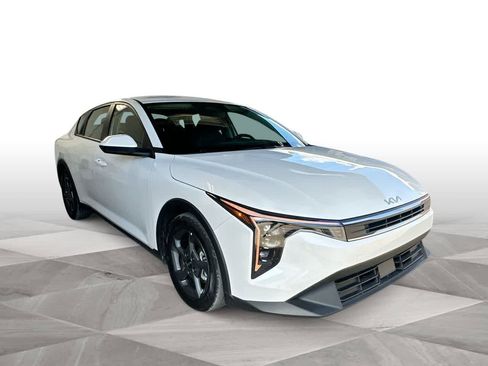 Used 2025 Kia K4 FWD image 2