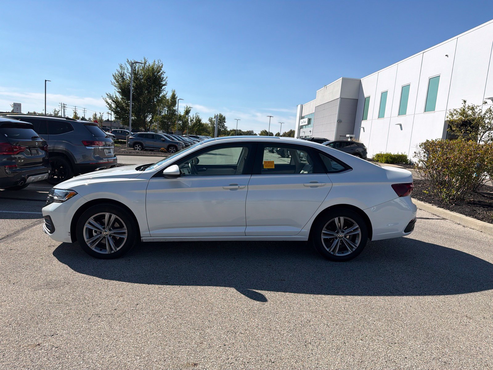 Used 2023 Volkswagen Jetta SE w/ Panoramic Sunroof Package FWD image 8