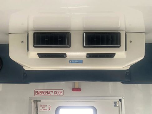 Used 2006 Ford E-450 and Econoline 450 RWD image 21